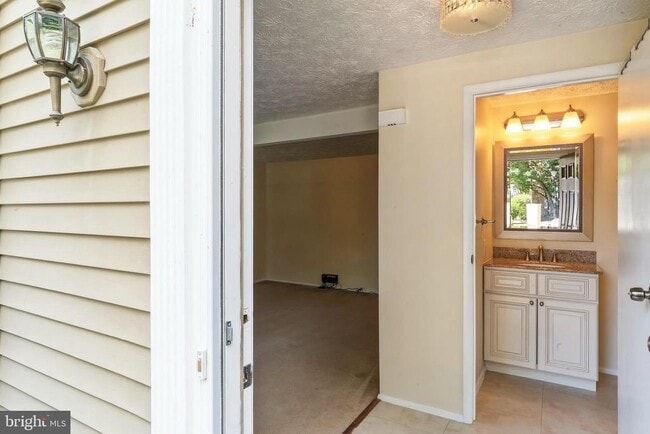 Building Photo - 7973 Tyson Oaks Cir