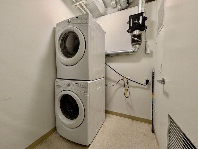 Building Photo - Exquisite Condominium at the Renowned Waterfront Pearl with Views of the River, Work Out Facility...