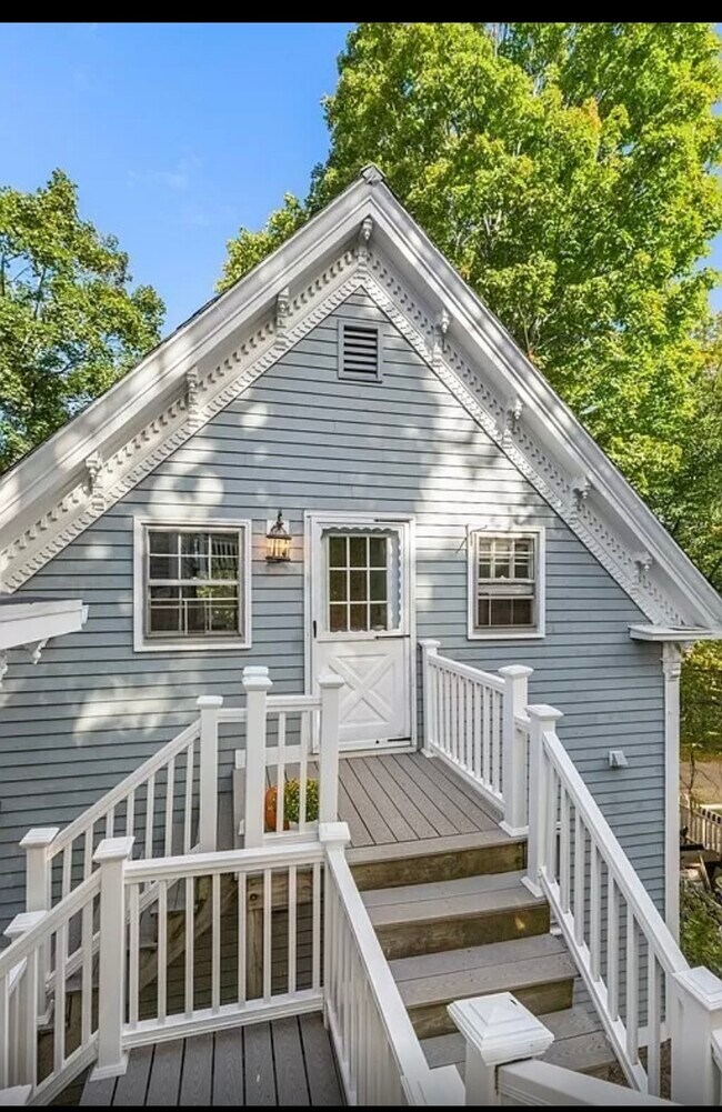 Building Photo - 6 Wells Ave