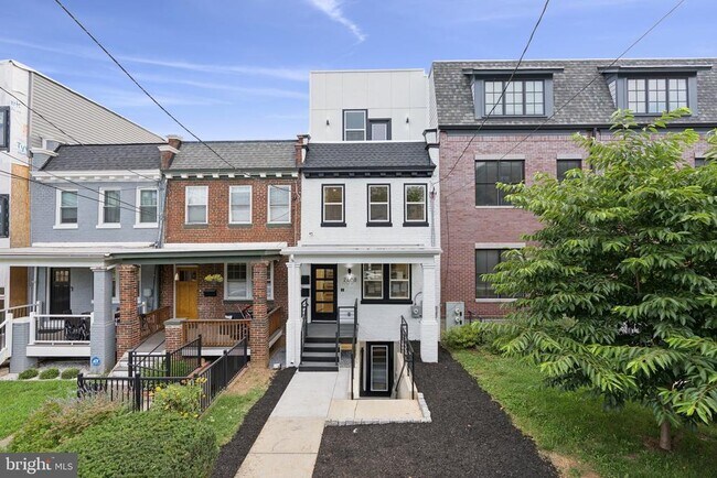 Building Photo - 2608 4th St NE