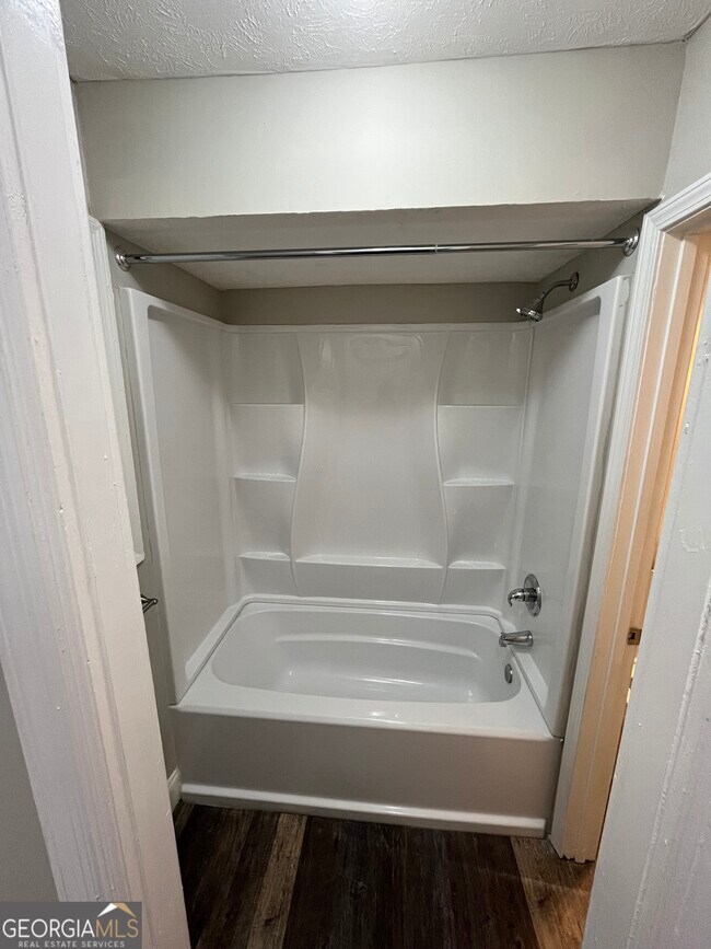 Building Photo - 2220 Mahan Dr