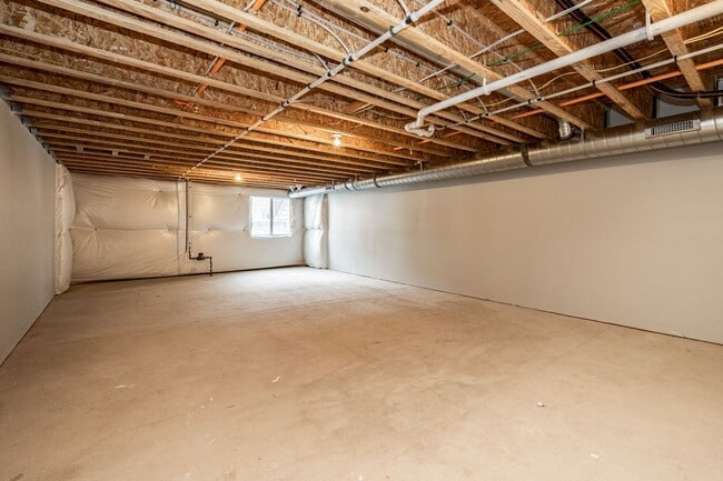 Building Photo - Spacious Townhome In The Kingston Neighborhood