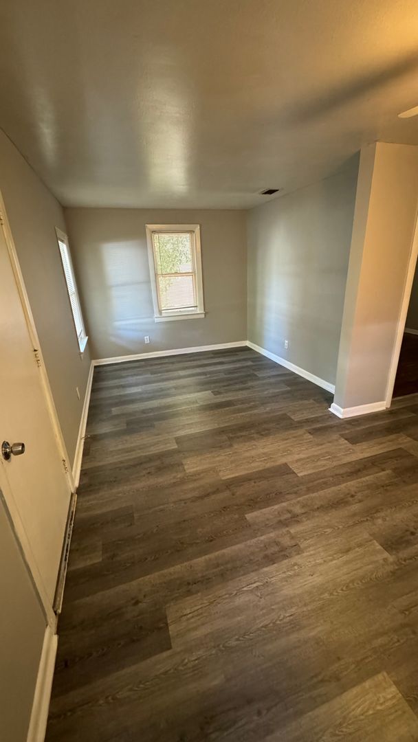 Building Photo - Cozy 2/1 For Rent! Ask About Our Move In S...