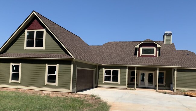 Building Photo - 385 Trinity Pond Road