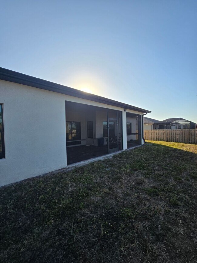 Building Photo - 1504 NW 36th Pl