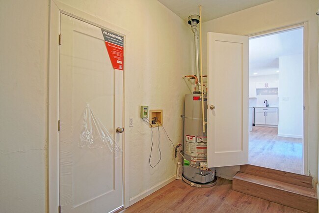 Building Photo - UPTOWN UPDATED 3/BD 2/BA 1/CG