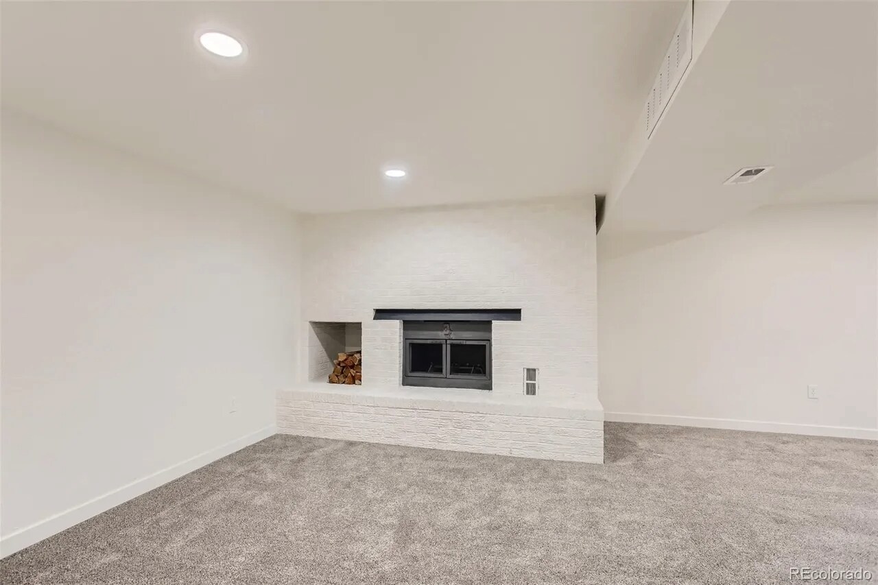 Building Photo - 4090 W Wagon Trail Dr