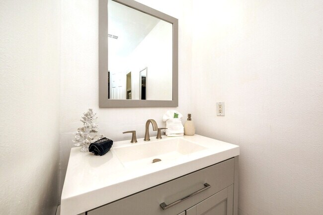 Building Photo - 4000 Gulf Terrace Dr