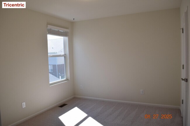 Building Photo - 49577 Shoreline Dr