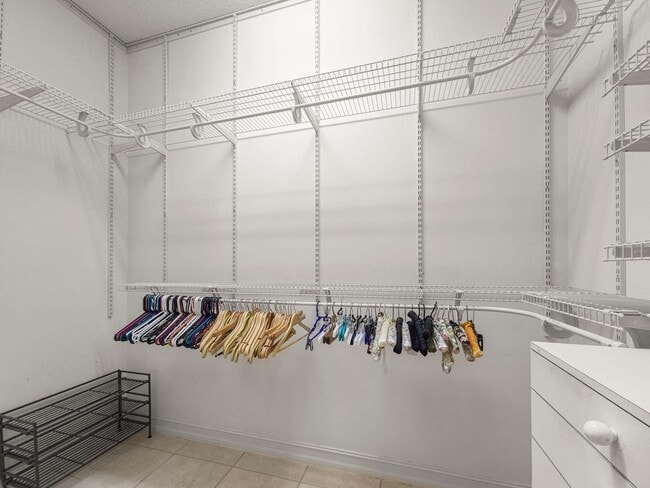 Building Photo - 5058 Glenville Dr