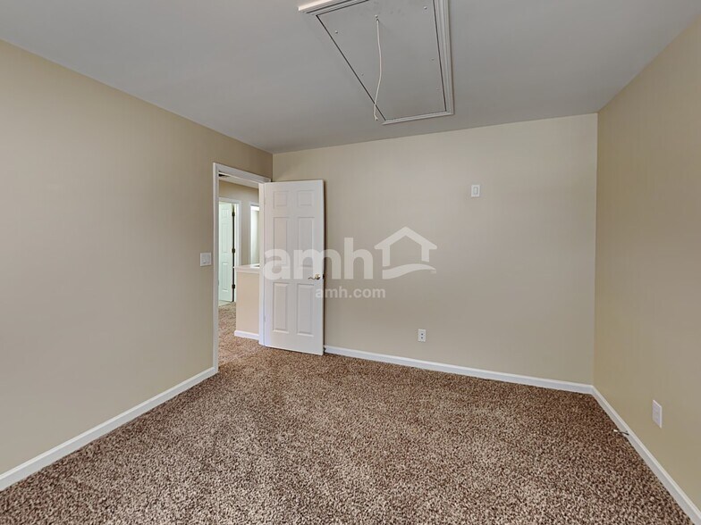 Building Photo - 586 Creek Valley Ct