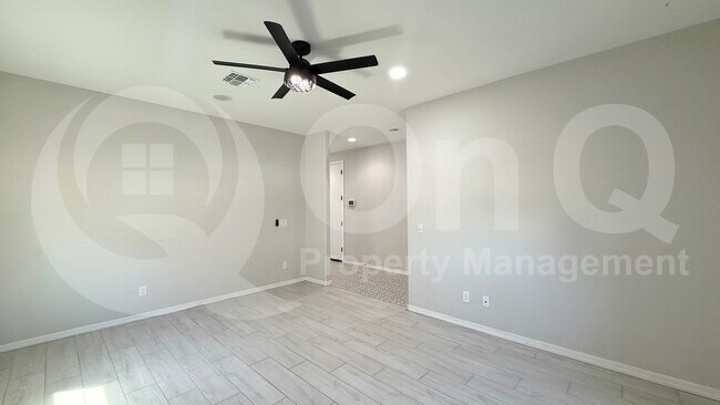 Building Photo - 26410 N Thornhill Dr