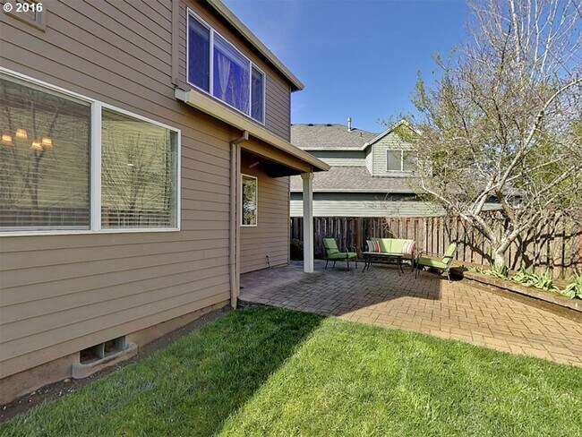 Building Photo - Beautiful Cedar Mill Craftsman on a Corner Lot with 4 Bedrooms + Den, Large Backyard, Solar & EV ...