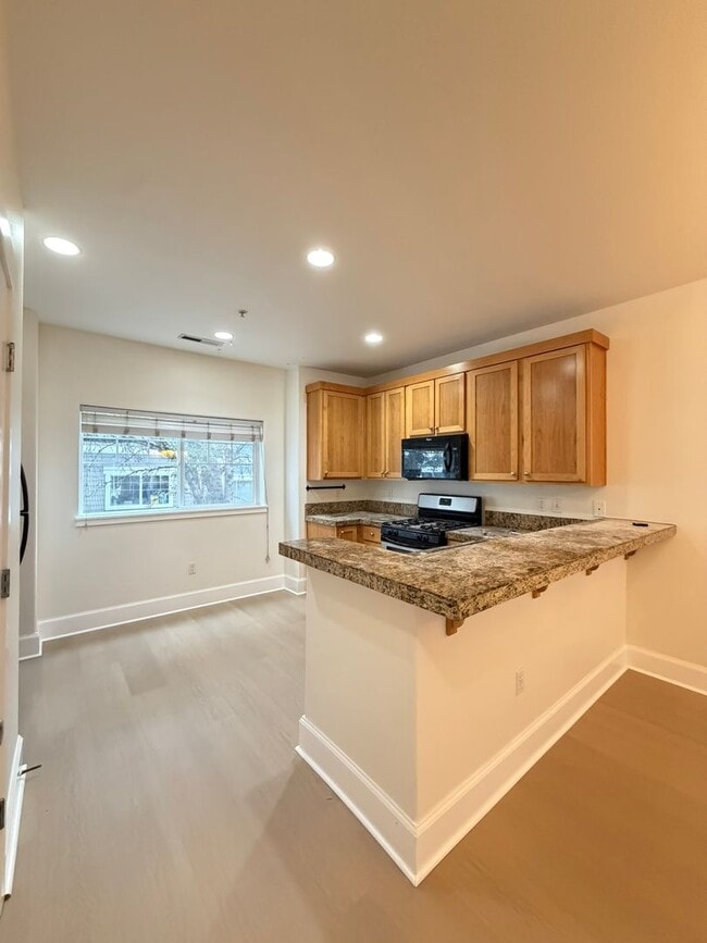 Building Photo - 18425 SW Stepping Stone Dr