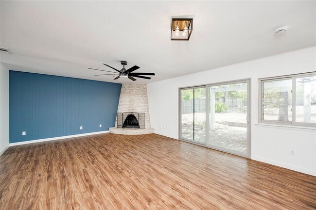 Building Photo - 703 Jetta Ct