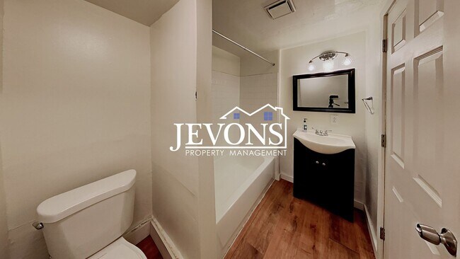 Building Photo - $300 Rent Credit - Inviting 2-bedroom 4-pl...