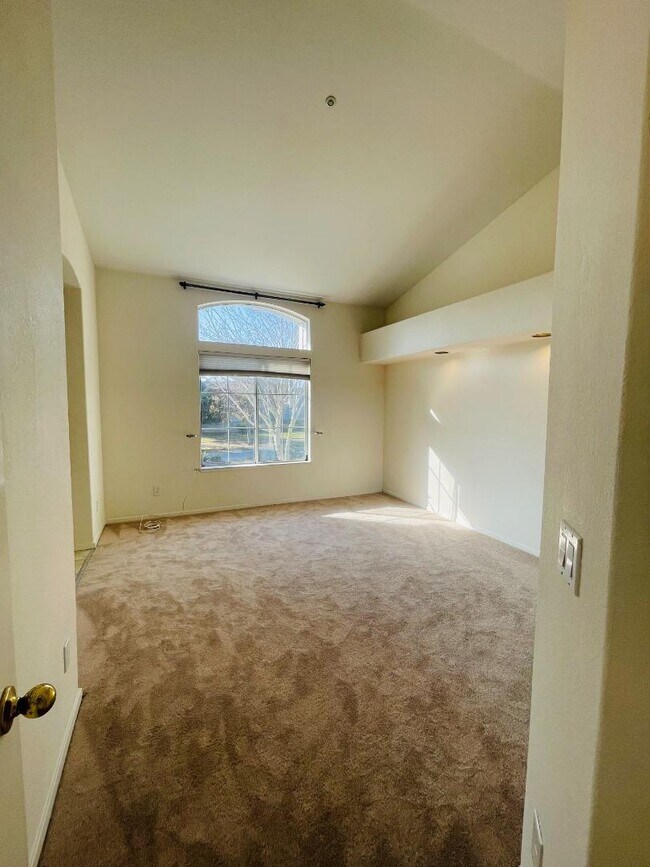 Building Photo - 596 Shoal Cir