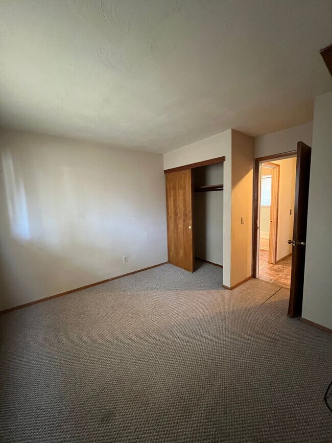 Building Photo - Nicholas538