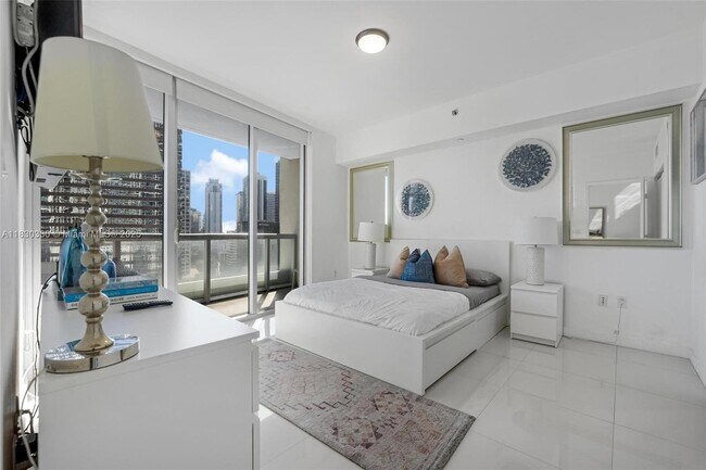Building Photo - 485 Brickell Ave