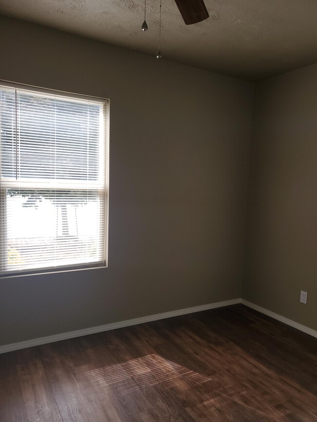 Building Photo - 3213 Center St NE