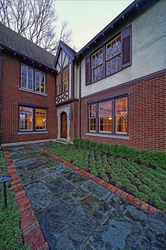 Building Photo - Stunning Tudor-style 4BR/3.5BA home in a prime, unbeatable location!