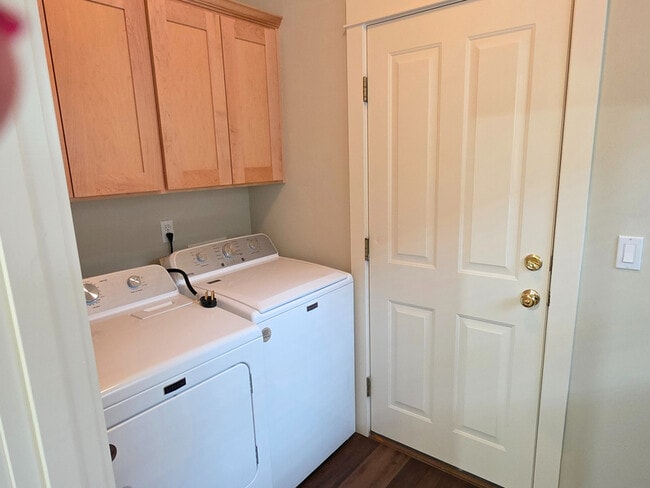 Building Photo - 2423 NW Awbrey Rd