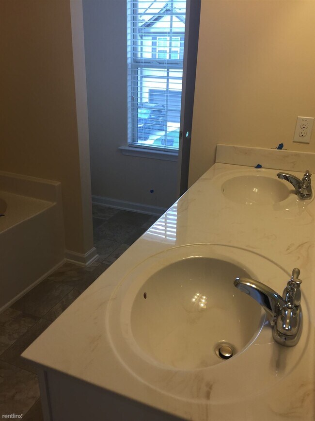 Building Photo - 3 br, 2.5 bath Townhome - 108 Bella Place