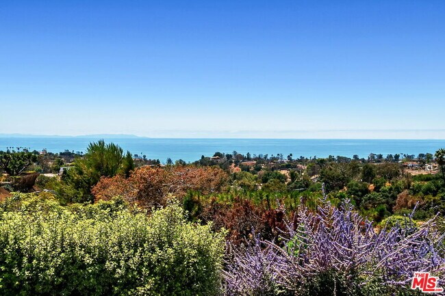 Building Photo - 1166 Las Pulgas Pl