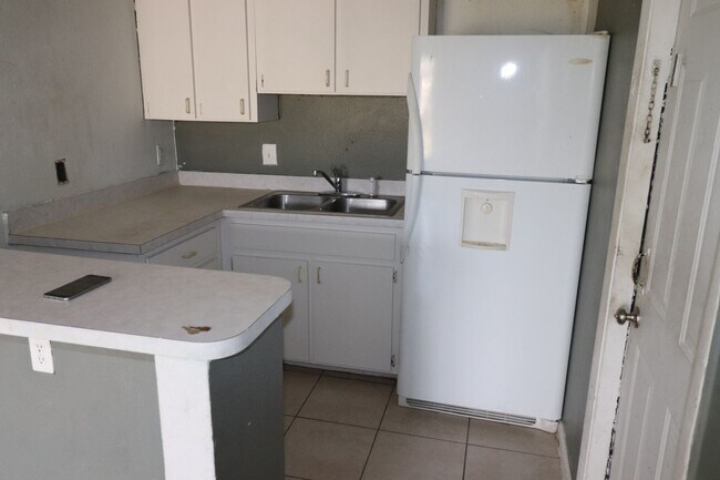 Building Photo - 727 Lucaya Dr