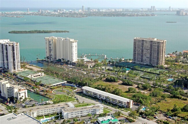 Building Photo - 11111 Biscayne Blvd
