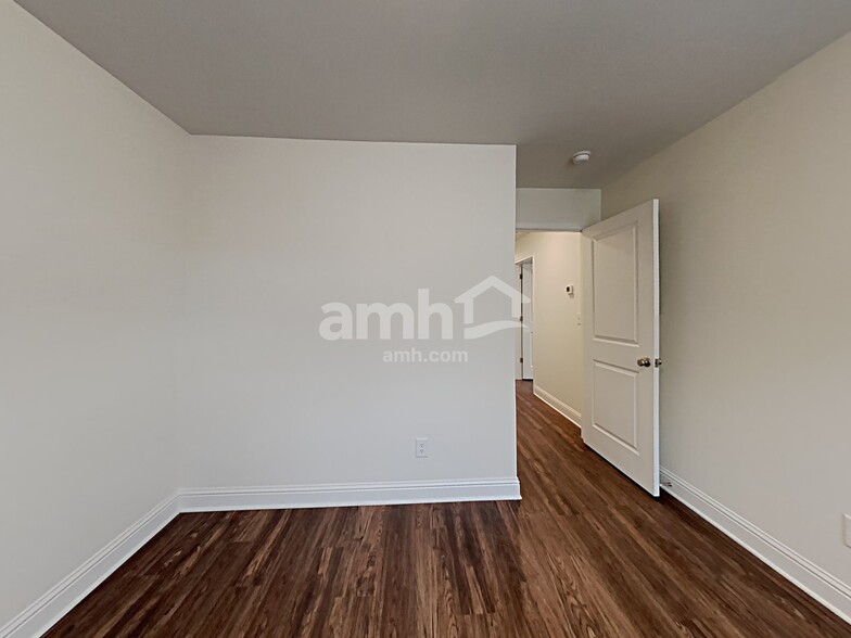 Building Photo - 508 Cash Cir