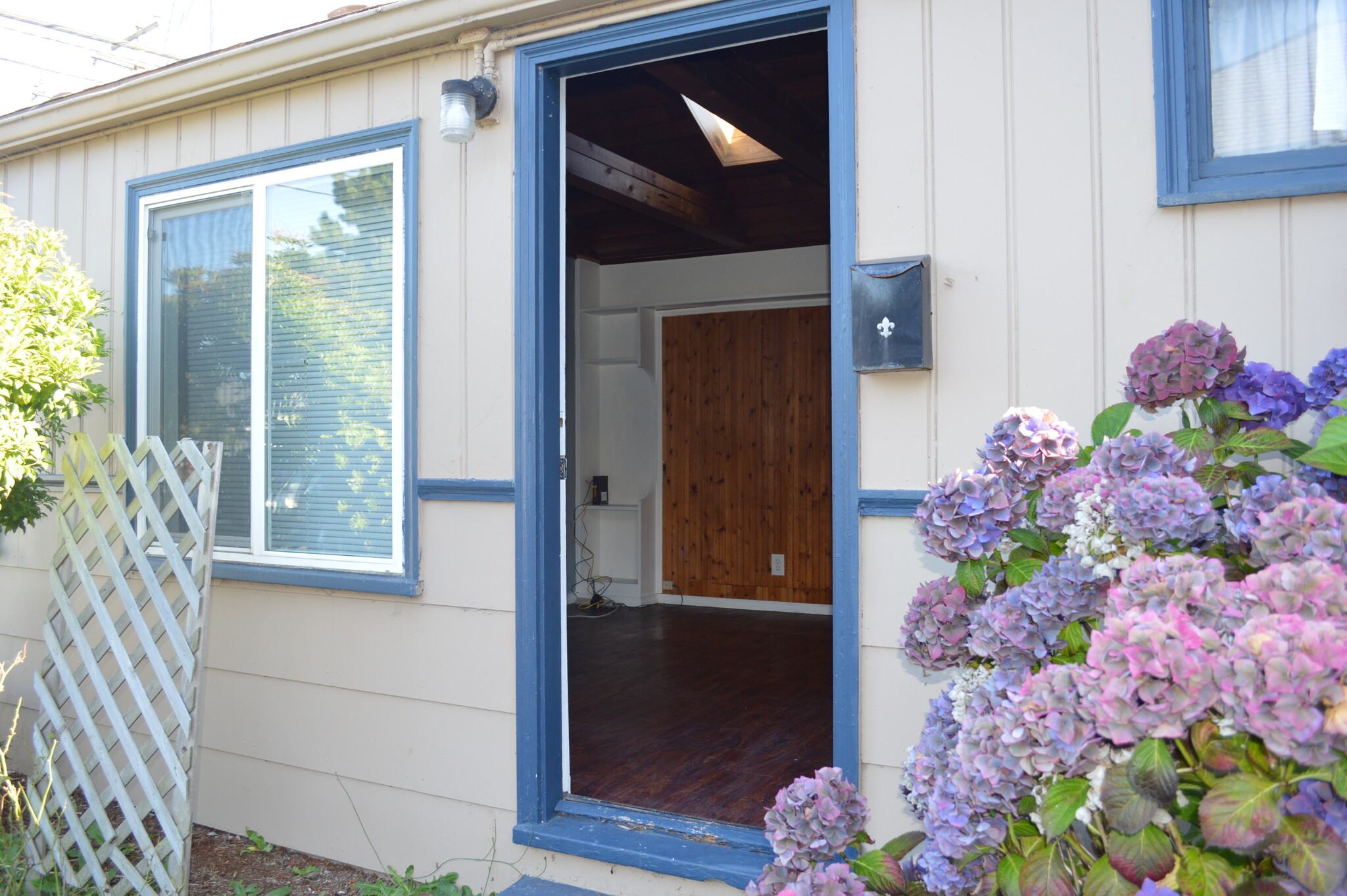 Building Photo - 430 S Holladay Dr