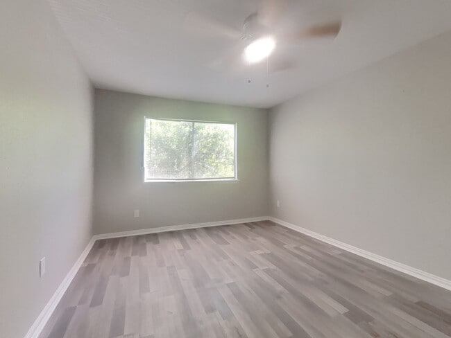 Building Photo - 5625 Antoine Dr