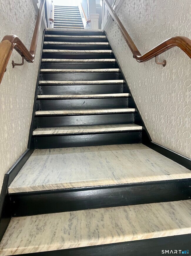 Building Photo - 88 Main St