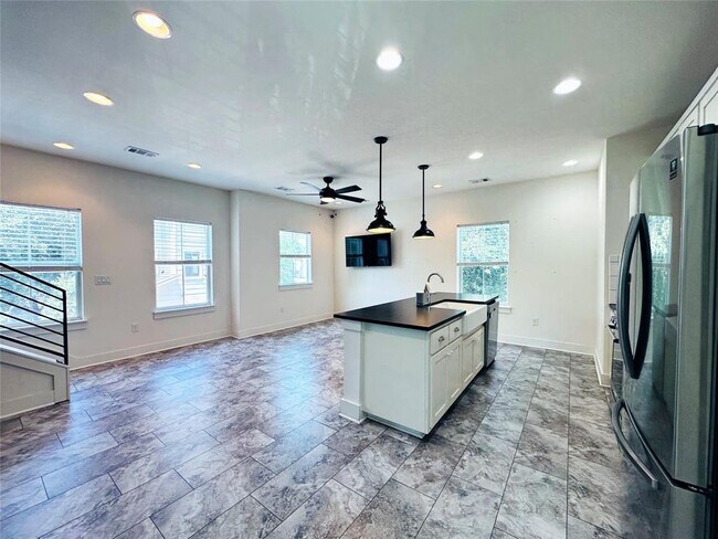 Building Photo - 2716 Halcyon Dr