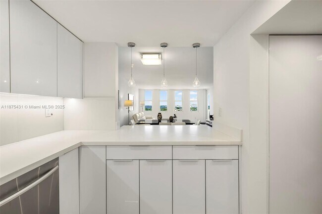 Building Photo - 5401 Collins Ave