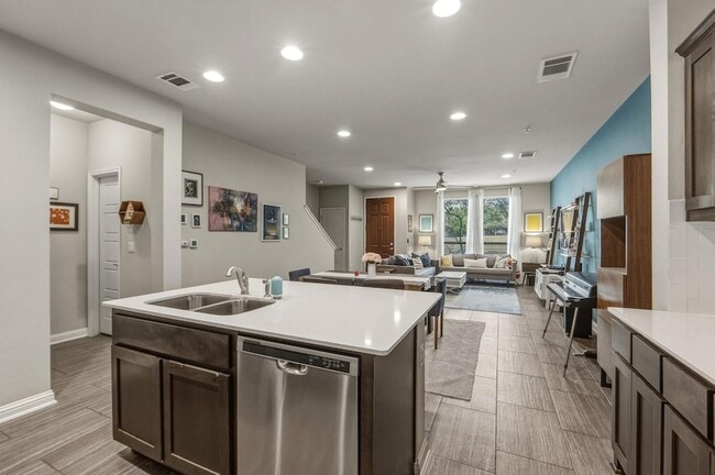 Building Photo - 6814 E Riverside Dr