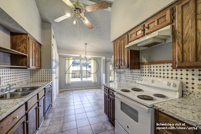 Building Photo - 400 Royal Field Dr