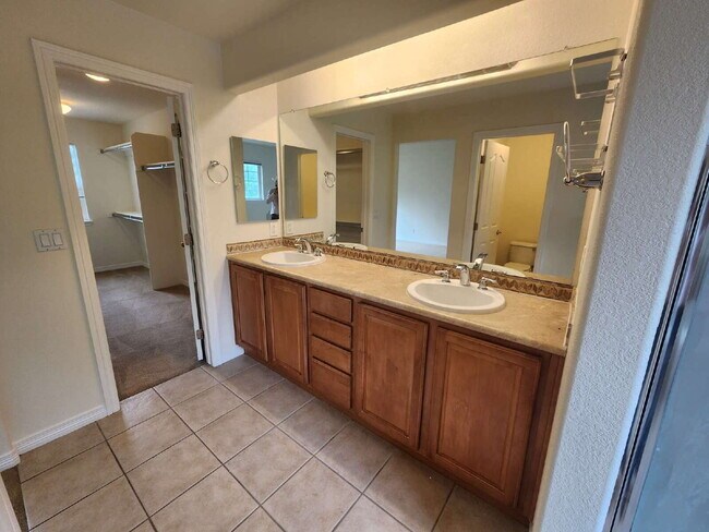 Building Photo - Beautiful 4 Bedroom Home In Beacon Point! Cherry Creek Schools!