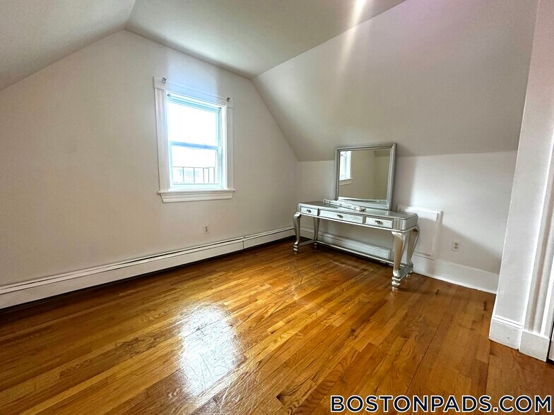 Building Photo - 30 Humphreys Pl
