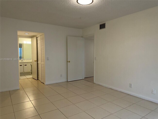 Building Photo - 10441 Mahogany Key Cir