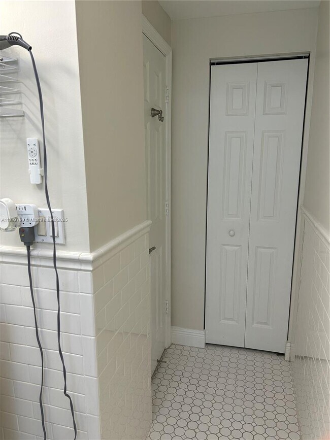 Building Photo - 2200 S Ocean Dr