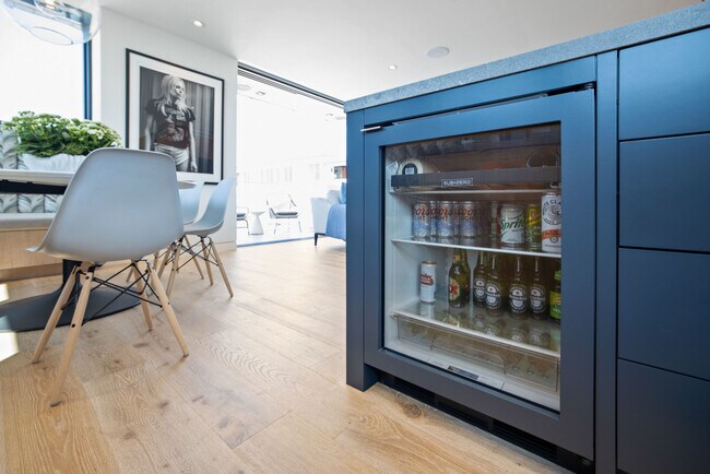 Building Photo - 124 15th Pl