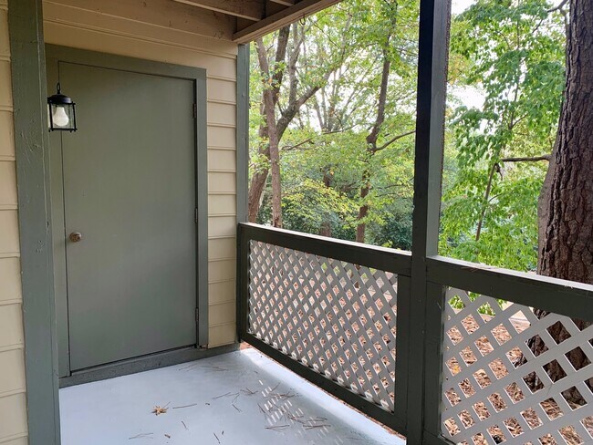 Building Photo - 1 Bed | 1 Bath Condo Near Glenwood - Water...