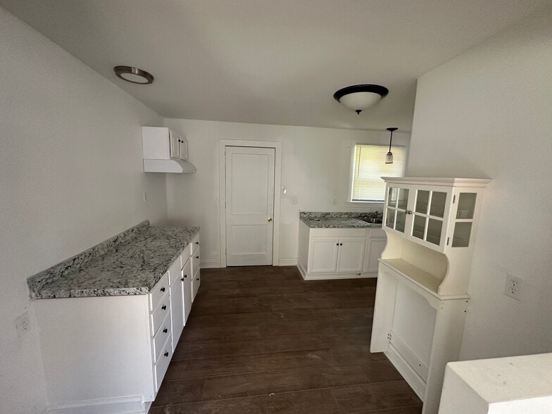Kitchen - 2139 Baxter St