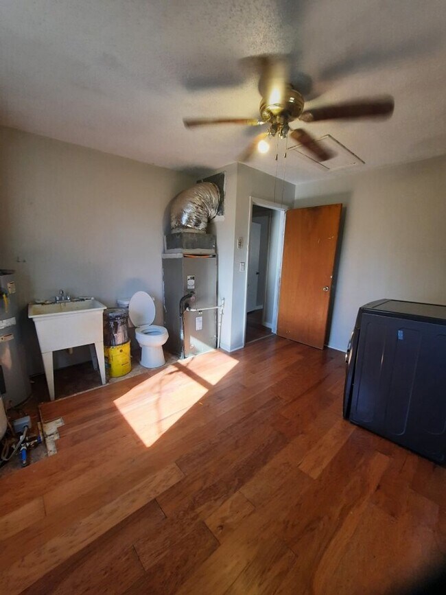 Building Photo - $1,700 - 2 Bedroom, 1.5 Bathroom Unfurnished House with Bonus Room in Sylva, Very Close to WCU