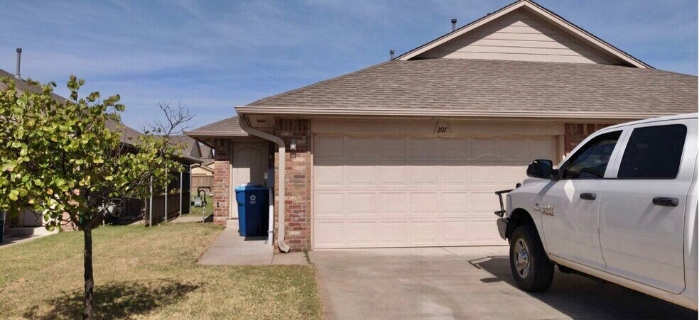 Building Photo - 205 Ashley Dr