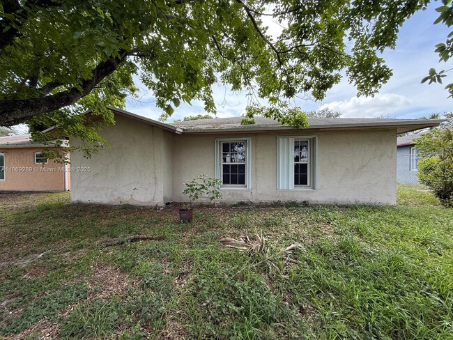 Building Photo - 1592 NW 7th Terrace