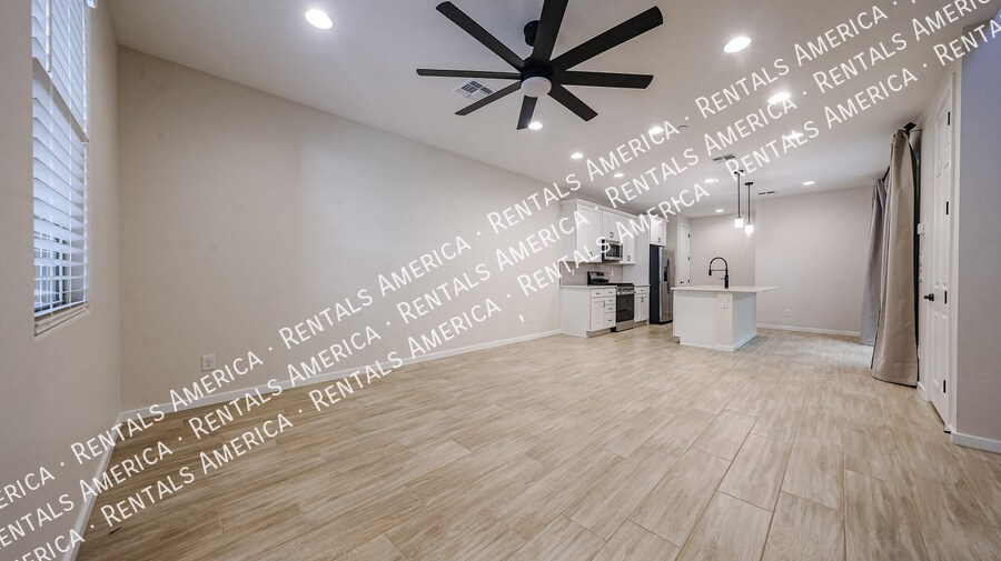 Building Photo - 2858 N Evergreen St