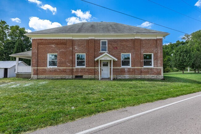 Building Photo - Welcome to this charming 3-bedroom, 1-bathroom brick house located in the vibrant city of Dayton,...